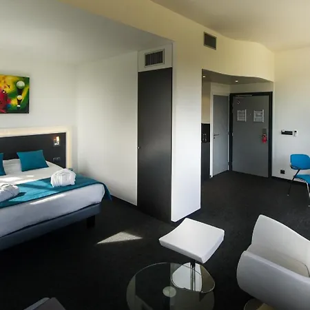 Athena Hotel 4*